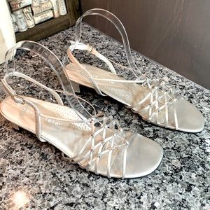 David Tate Kitten Heel Metallic Gold Strappy Sandals Size 8 1/2 Narrow